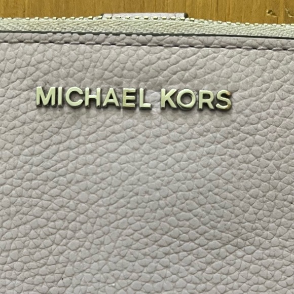Michael Kors Adele Lilac Pebble Leather Smartphone Medium Double Zip Wallet - Picture 5 of 14
